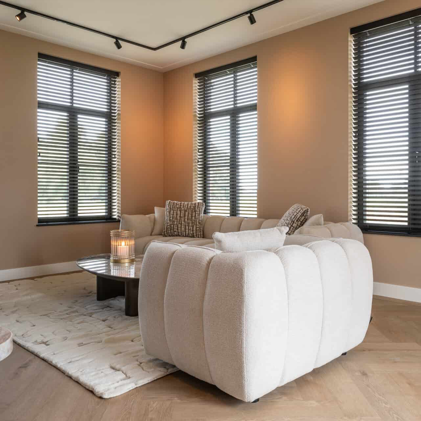 Jezebel Lounge Chair in Fancy Cream