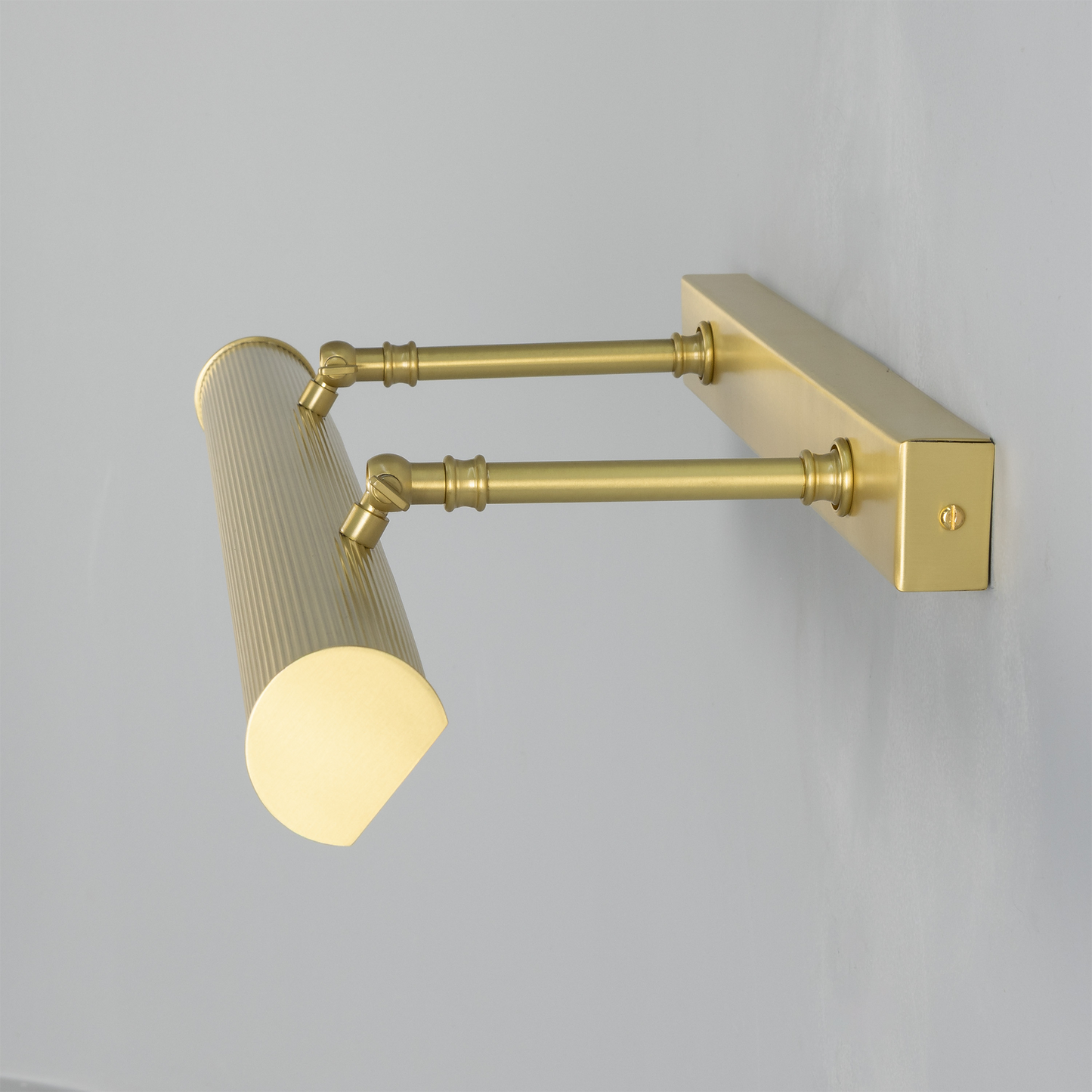 Cambridge Adjustable Reeded Brass Picture Light 60.5cm IP20