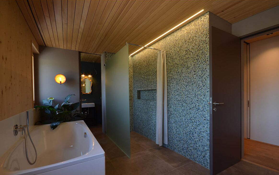 Chulainn Industrial Brass Dish Wall Light 25cm