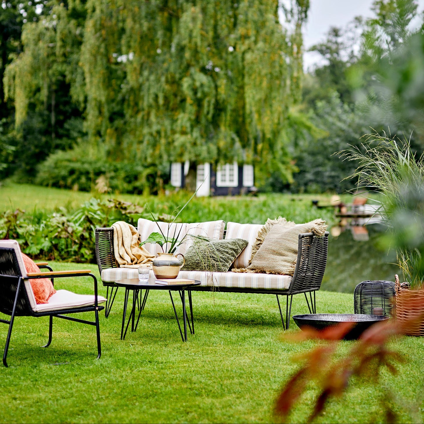 Hampton Lounge Chair Black Metal