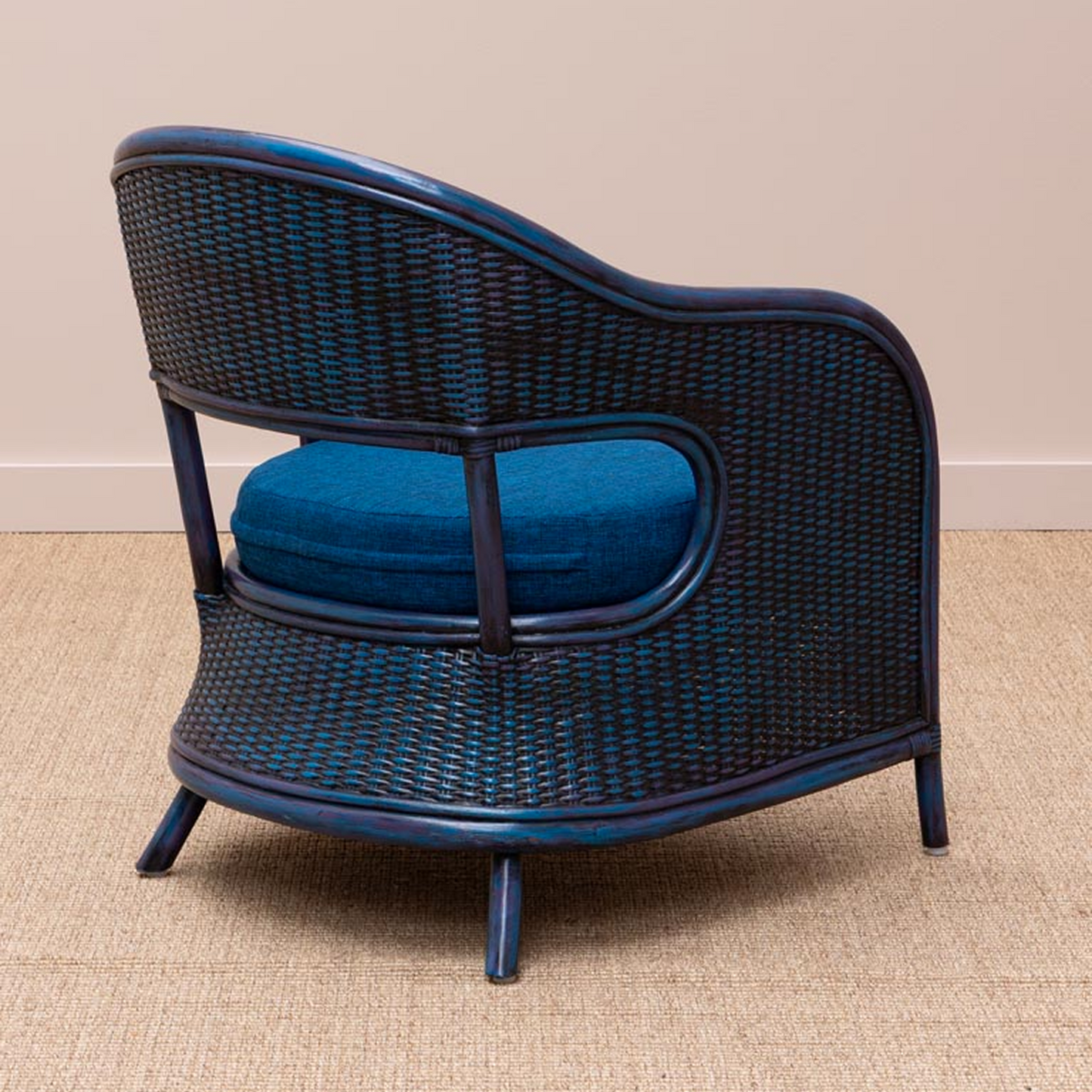 Blue armchair with cushion Pigmento