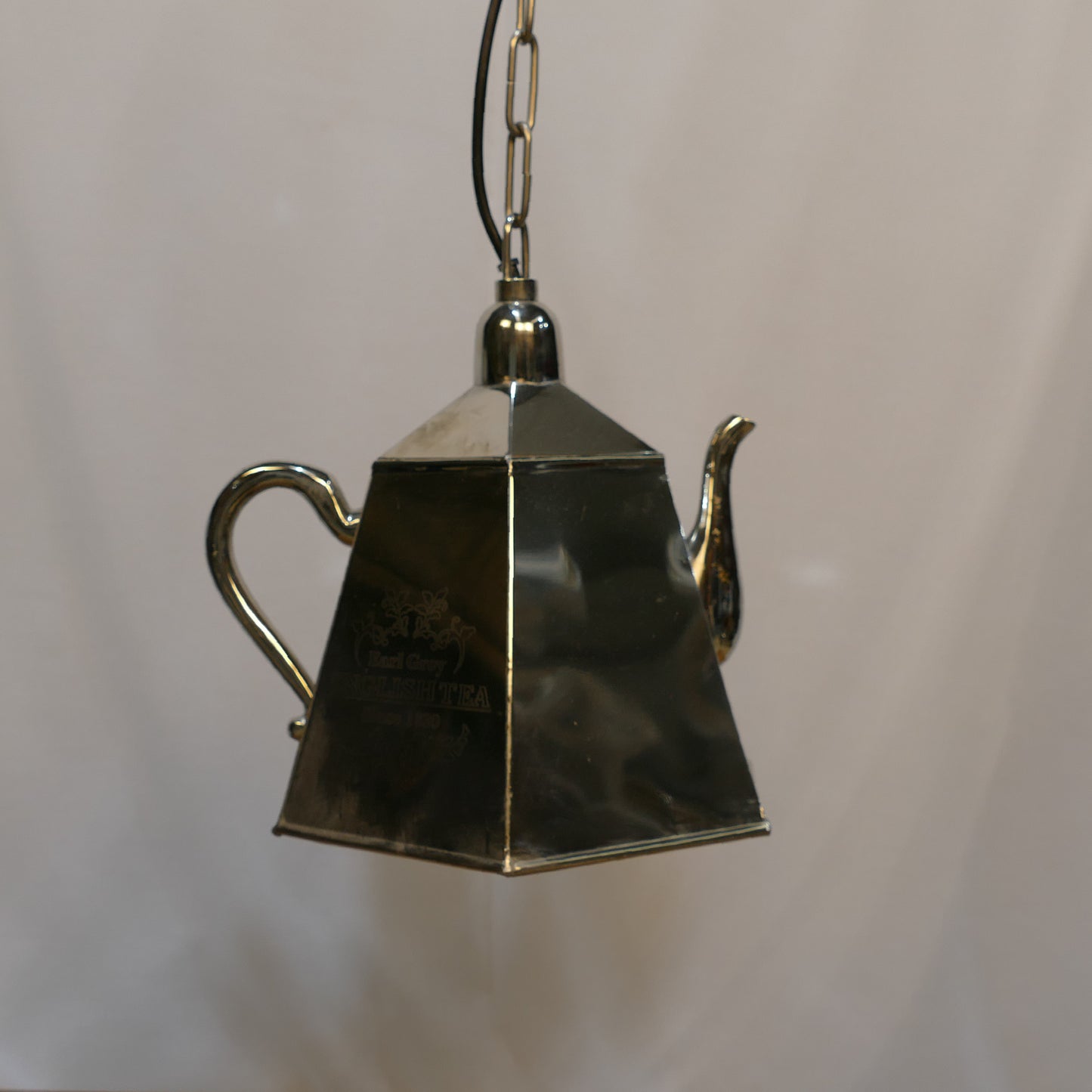 Earl Grey Teapot Pendant Light in Polished Silver (01)