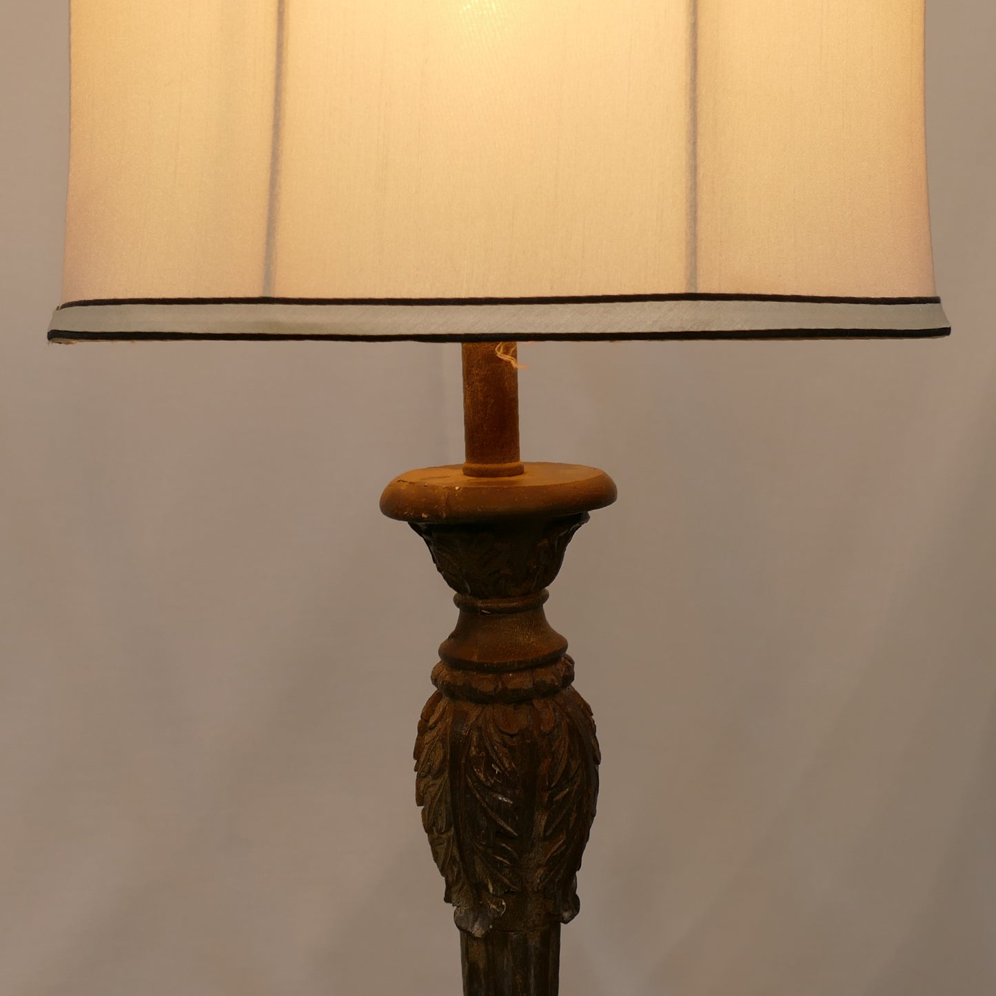 Antique-Style Bronze Leaf Table Lamp with Ivory Trim Shade